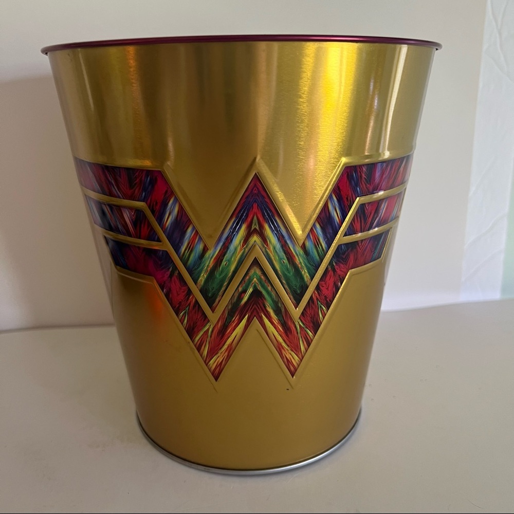 AMC Limited Edition Wonder Woman 1984 WW84 Popcorn Bucket Shiny Gold Pink Rare